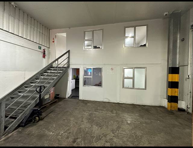 747M² WAREHOUSE TO LET IN PAARDEN EILAND